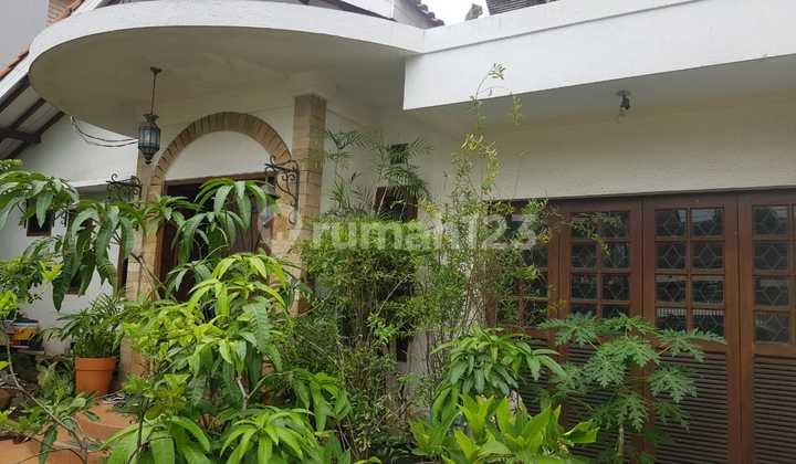 Rumah Luas & Asri, Semi-Furnished di Pulo Asem Raya, Jaktim - SHM