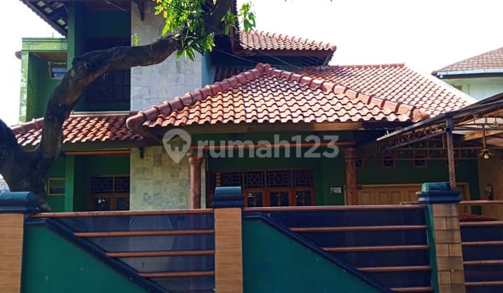 Rumah Klasik 3 Lantai Asri & Luas Komp Pondok Cibubur Depok - SHM