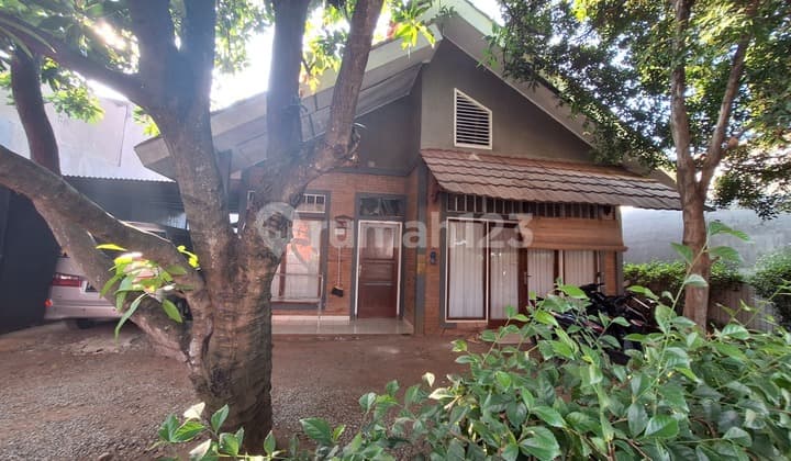 Rumah Rasa Villa Nyaman dengan Lahan Luas di Gunung Putri, Bogor