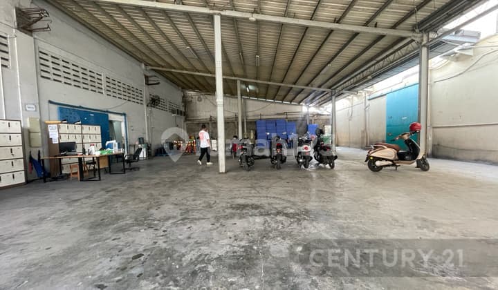 Gudang Lantai Dasar Di Kawasan Jiep Pulogadung