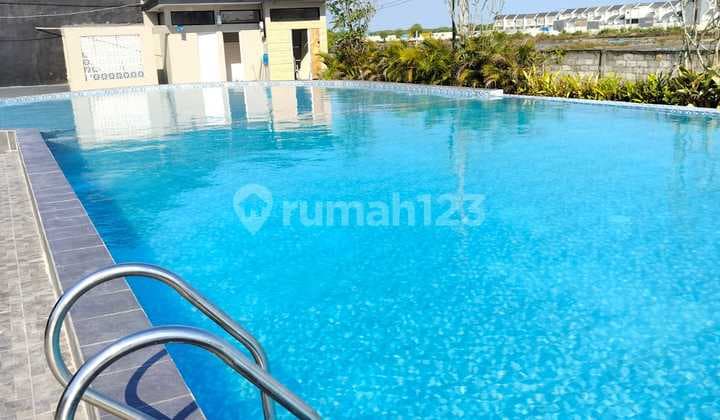 For Sale House With Swimming Pool Facilities In Sidoarjo