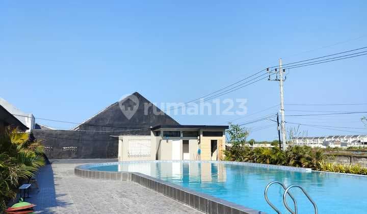 Dijual Rumah Dengan Fasilitas Lapangan Badminton
