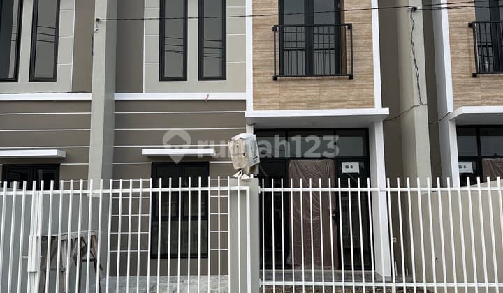 Rumah Siap Huni Sangat Dekat Ke Raya Merr Surabaya Dan Pintu Toll