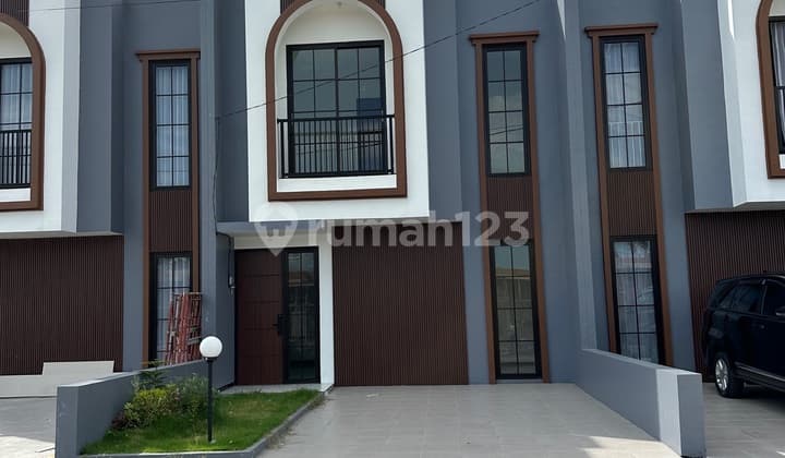 Rumah 2 Lantai Ukuran Besar Model Terbaru Di Sidoarjo