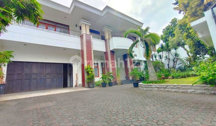 Rumah Lux Mewah plus Kolam Renang di Jalan Sirnamanah, Sukajadi