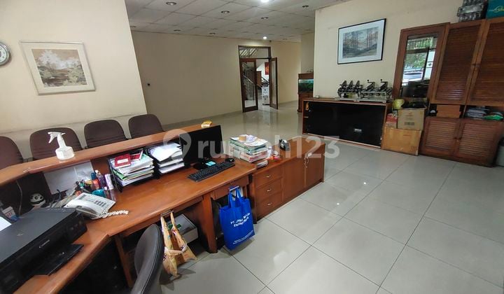 Rumah Luas Strategis Cocok Untuk Kantor Di Jl. Supratman, Bandung