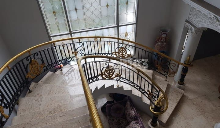 Rumah Cantik Mewah Strategis Untuk Tempat Tinggal Anda