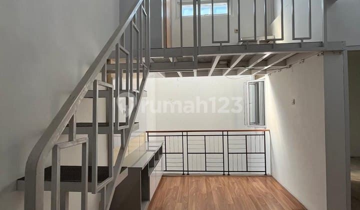 Barang Langka! For Sale Rumah Semi Furnished di Tatar Banyak Sumba Kota Baru Parahyangan