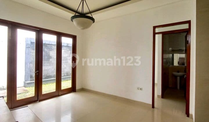 Rumah Dekat Sekolah Al Izhar, Murah, Siap Huni