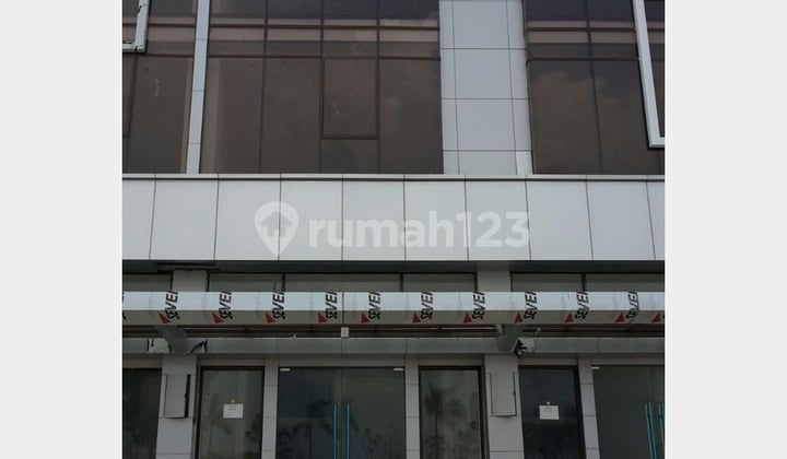 Dijual Rukan Strategis 3 Lantai di Jgc, Cocok untuk Bisnis dan Investasi (004)