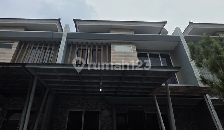 Quick Sale Semi-Furnished Fully Renovated House in Mississippi Cluster, Jakarta Garden City, Cakung, 029