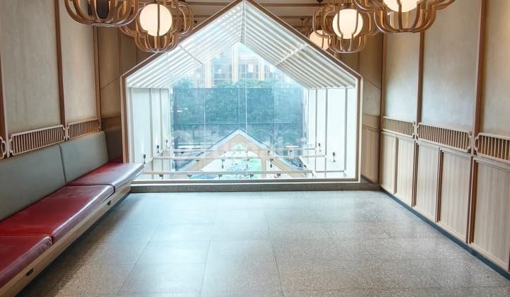 Ruko dengan Interior Mewah Ala Resto Jepang di Pik 2