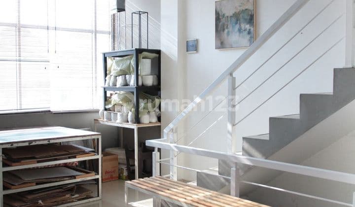 3.5-story shophouse, strategically located in Rempoa, East Ciputat