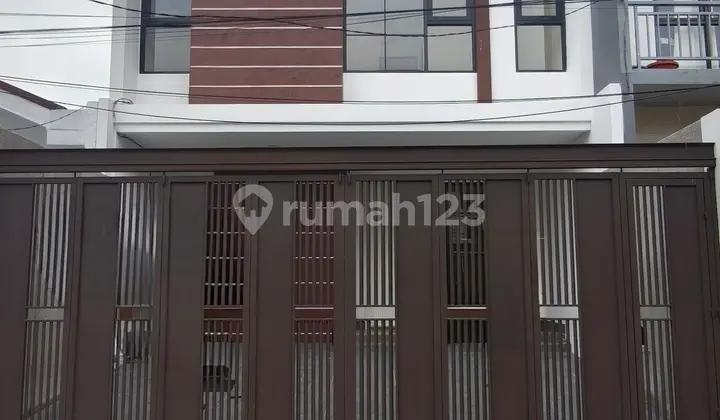 Rumah Baru 2,5 Lantai di Sunrise Garden, Jakarta Barat