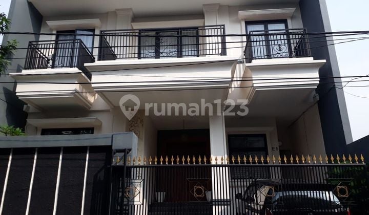 Rumah 2 Lantai Di Sunrise Garden, Jakarta Barat, J