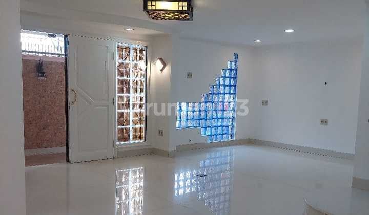Rumah Hook di Tanjung Duren, Jakarta Barat