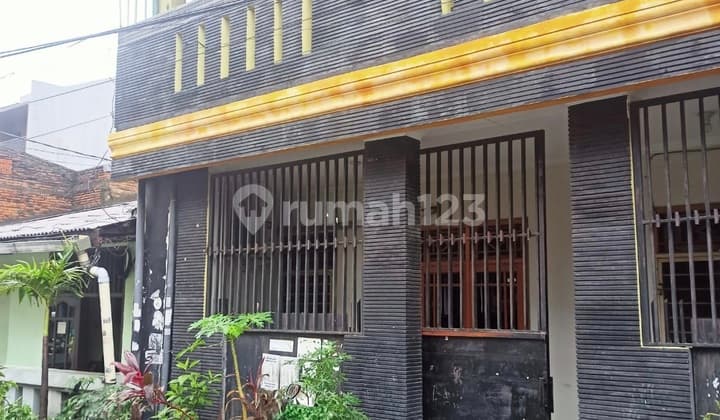 Siap Huni, Rumah, 2 Lantai, di Jl. Pembangunan Jakarta Pusat