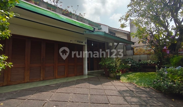 Rumah bisa untuk Tempat Usaha di Puri Indah, Jakarta Barat