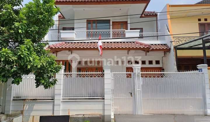 Rumah Modern Baru Renov di Alfa Indah, Jakarta Barat