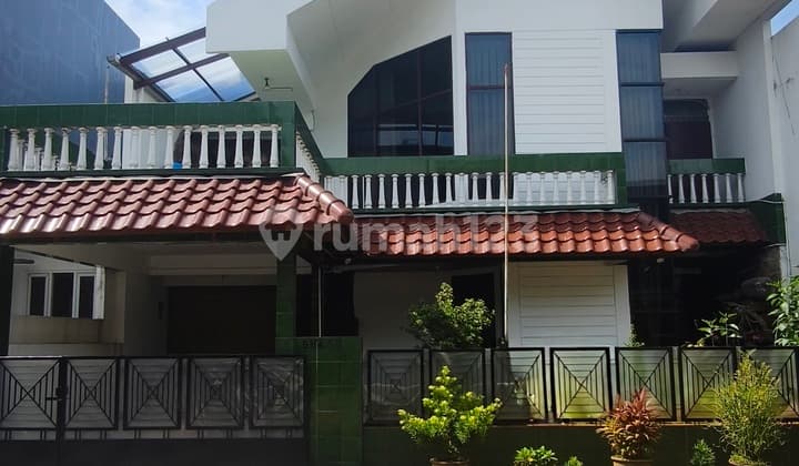 Rumah 5 Kamar di Intercon Jakarta Barat