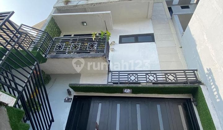 House with City View For Quick Sale In Cigadung Greenland