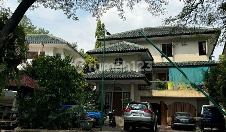 Dijual rumah kolam renang harga dibawah pasar jalan utama cluster Sentul city