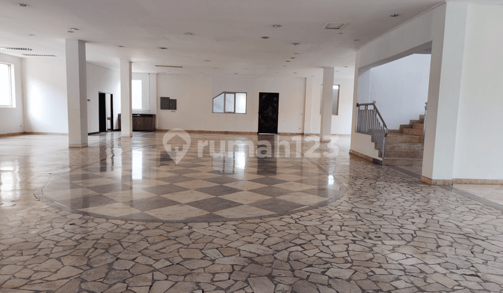 Nice 4-Story Building for Rent in Setiabudi, Bandung