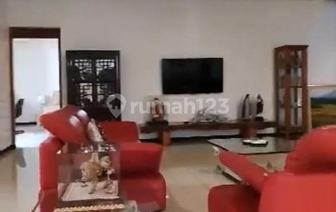 Rumah hadap selatan bangunan kokoh Setra Sari Kulon Bandung