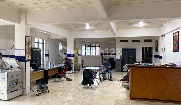 Ciateul Shop House in Central Bandung City, Suitable for Office and Business Needs.