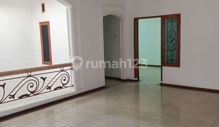 Rumah Leuwi Panjang Bojongloa Kidul 2 Lantai SHM Bangunan Kokoh