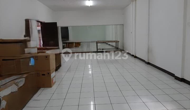 Sewa Ruang usaha Garuda Andir Bandung , jlaan besar , parkir luas