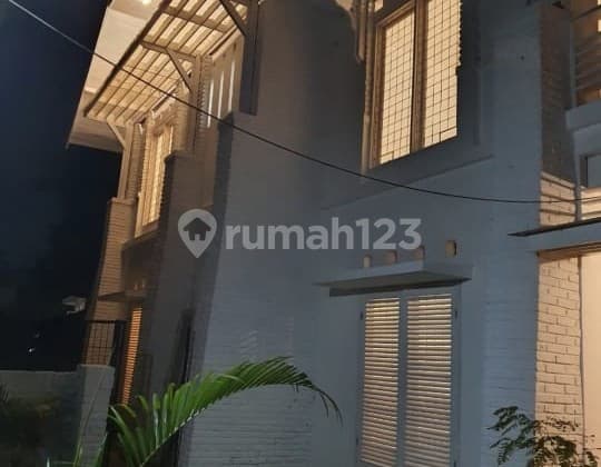 Rumah Klasik Sangat Terawat Halaman Luas Sayap Dago Bandung Dekat Universitas