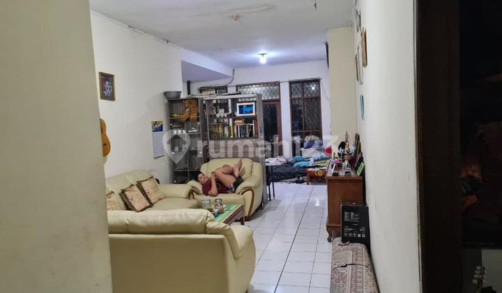 Rumah Dalam Komplek Senam Indahantapani Bandung