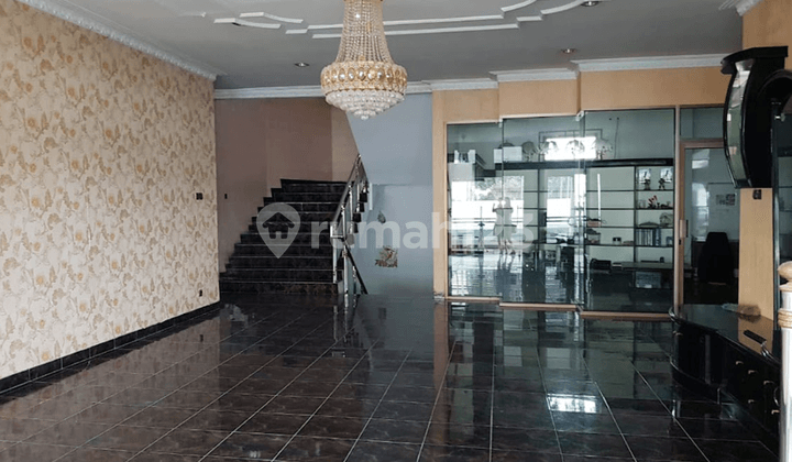 Rumah 2.5 Lantai Halaman Luas SHM Babakan Jeruk Pasteur Bandung