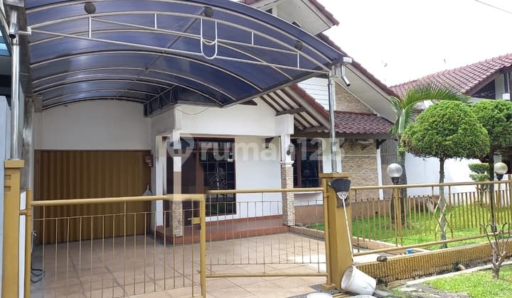 For Sale 1-Story Comfortable House in Batununggal