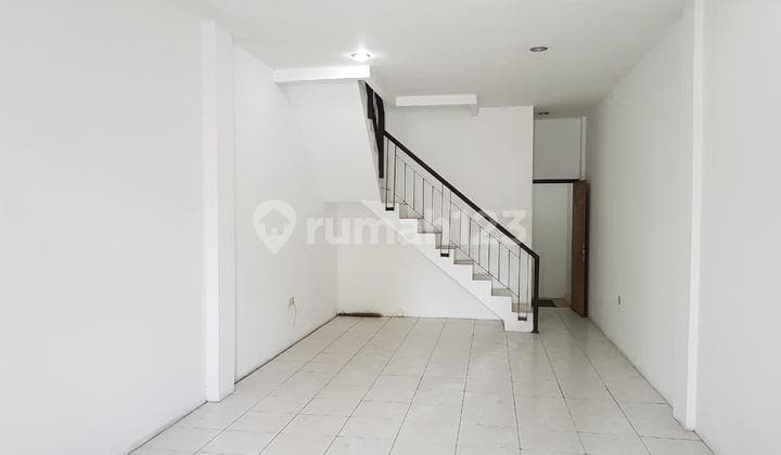 Jalan Utama Mekar Wangi, Central Pusat Tengah, Sangat Ramai, Dpt Grace Period 2Bln, Harga Termurah !!!
