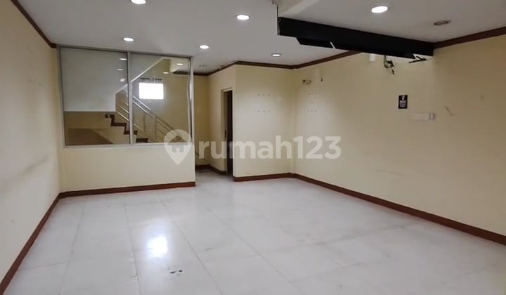 Daerah Ramai, Parkir Luas, Cocok Segala Usaha di Mtc