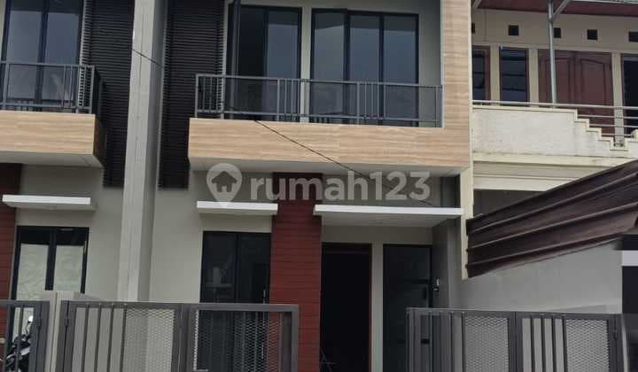 100% New! Siap Huni ada 4 kamar di Mekarwangi