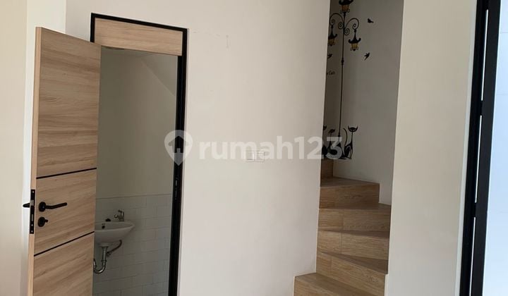 Rumah 2 Lt Sewa.lippo Karawaci Tangerang Bagus