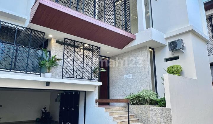 Rumah Luxury House area Asri dan nyaman di KEMANG