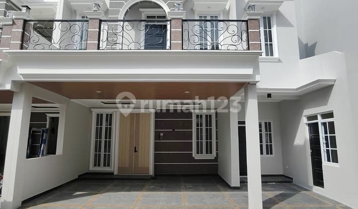 Rumah Classic Balkon Luas Dalam Cluster Lokasi Strategis