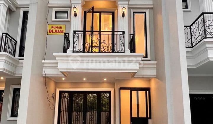 Rumah Mewah Classic Lokasi Strategis Dekat Stasiun