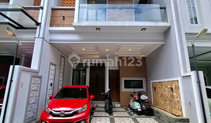 Luxurious Two and a Half Story House Just Steps from Kukusan Toll Gate