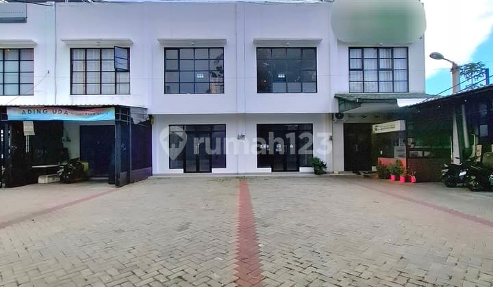 Ruko 3 Lantai Rooftop Area Parkiran Luas Dekat Kemana Mana