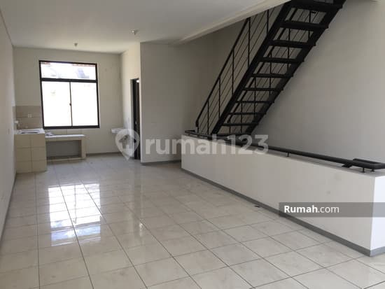 2.5-Story Shop House in Palangkawati, Kota Baru Parahyangan