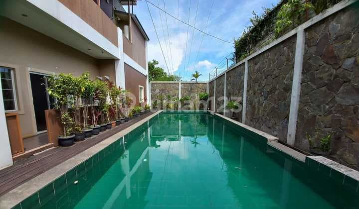 Hotel Luas Ada Kolam Renang di Ciumbuleuit Bandung