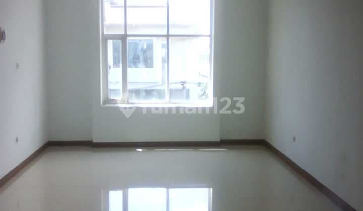 Disewakan Ruko 3 Lantai di Raya Kopo Caringin