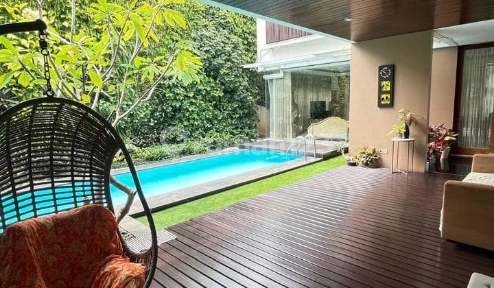 Rumah Mewah Ada Taman di Tatar Larangtapa, Kbp