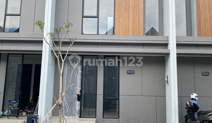 Rumah di Eastern Spring Grand Eastern Dekat Pakuwon City