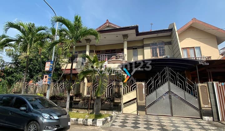 Rumah Mewah Rungkut Asri Bangunan Terawat Lantai Full Marmer